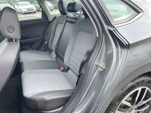 Used 2025 Volkswagen Jetta SE image 24