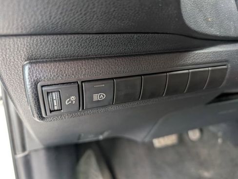 Used 2022 Toyota Corolla SE image 16