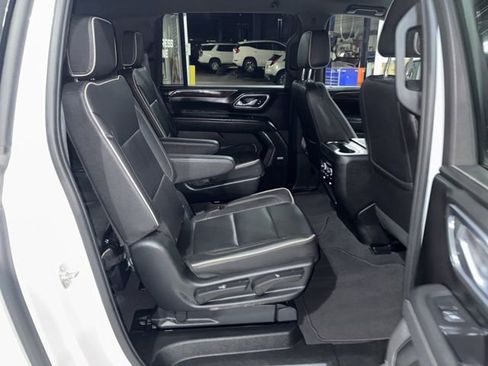 Used 2023 Chevrolet Suburban Premier image 38