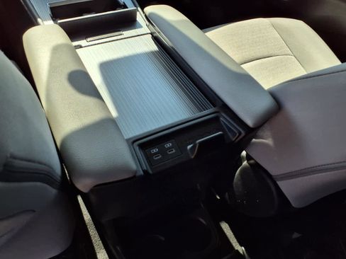 Certified 2025 Toyota Sienna LE FWD image 11