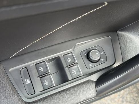 Used 2022 Volkswagen Tiguan SEL R-Line AWD/4WD image 19