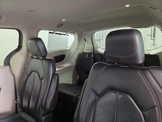 Used 2018 Chrysler Pacifica Touring-L Plus FWD image 15