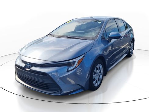 Used 2023 Toyota Corolla LE FWD image 3