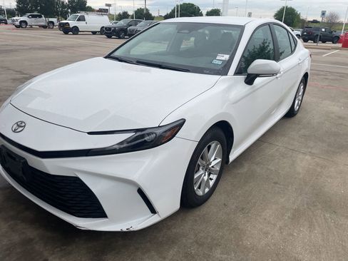 Used 2025 Toyota Camry LE w/ Convenience Package FWD image 1