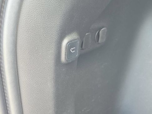 Used 2019 Jeep Cherokee Limited FWD image 8