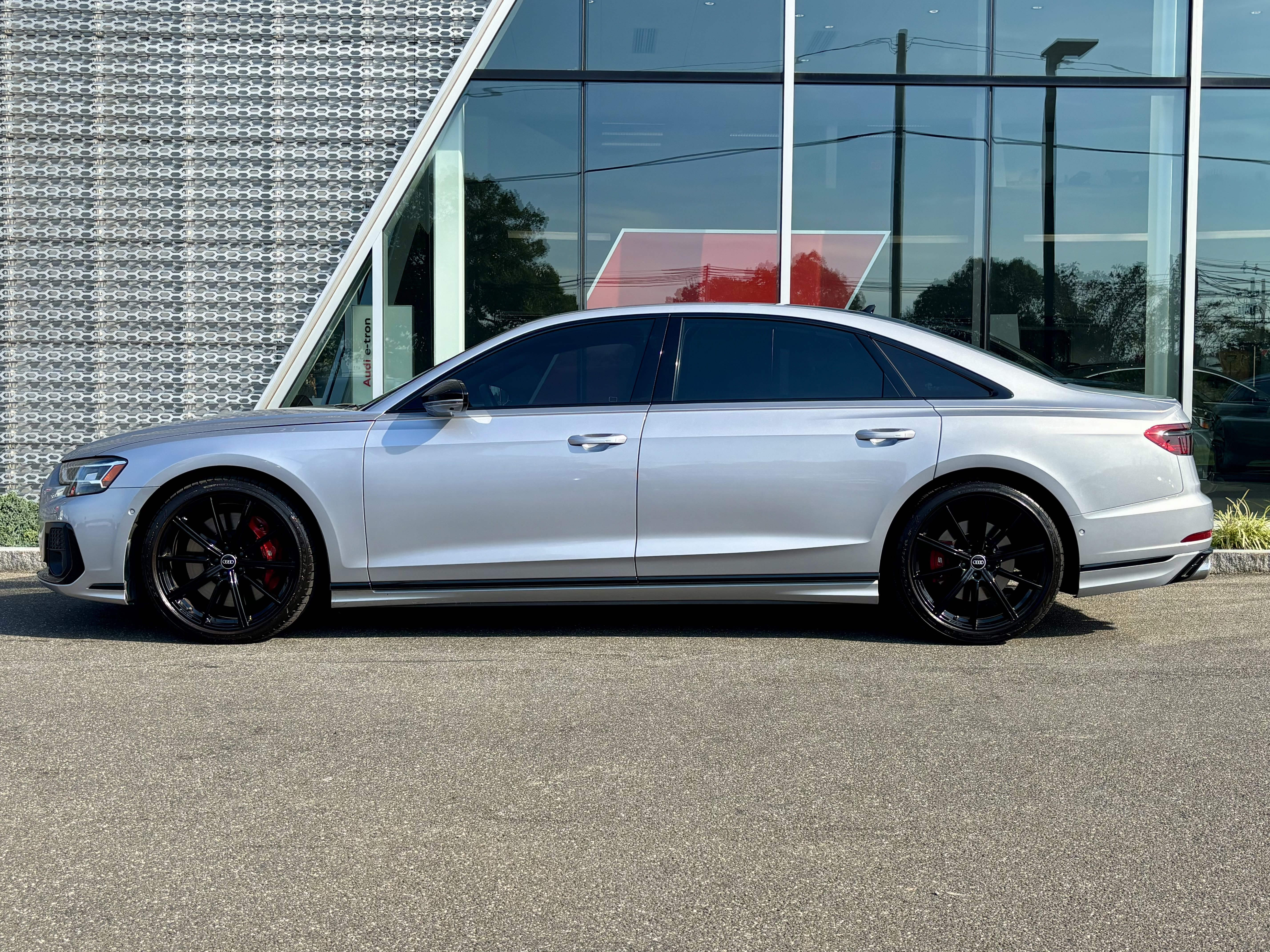 Used 2023 Audi S8 AWD/4WD image 3