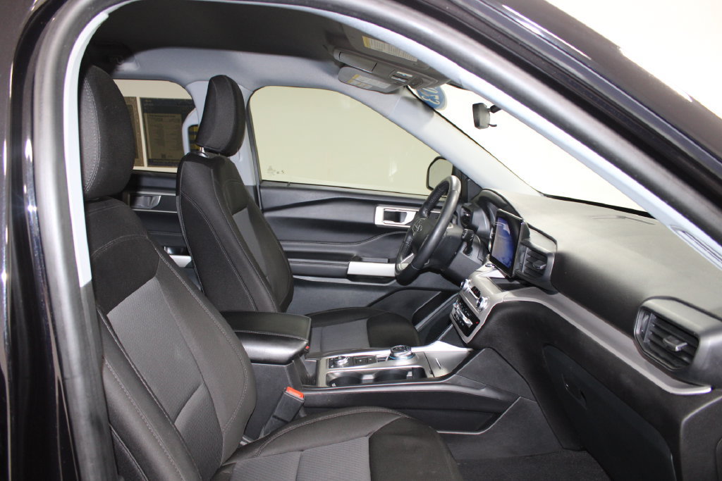 Used 2023 Ford Explorer XLT AWD/4WD image 28