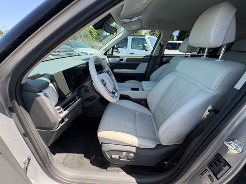 Used 2025 Hyundai Santa Fe SEL FWD image 30