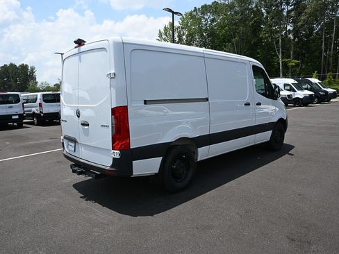 Used 2025 Mercedes-Benz Sprinter 2500 image 25