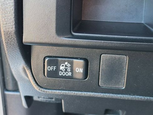 Used 2016 Toyota Tacoma SR5 RWD image 12