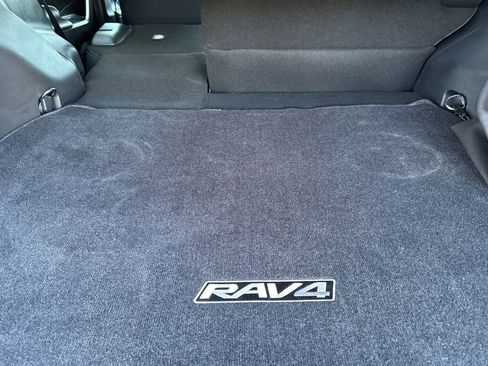 Used 2021 Toyota RAV4 XLE w/ Carpet Mat Package (TMS) image 16