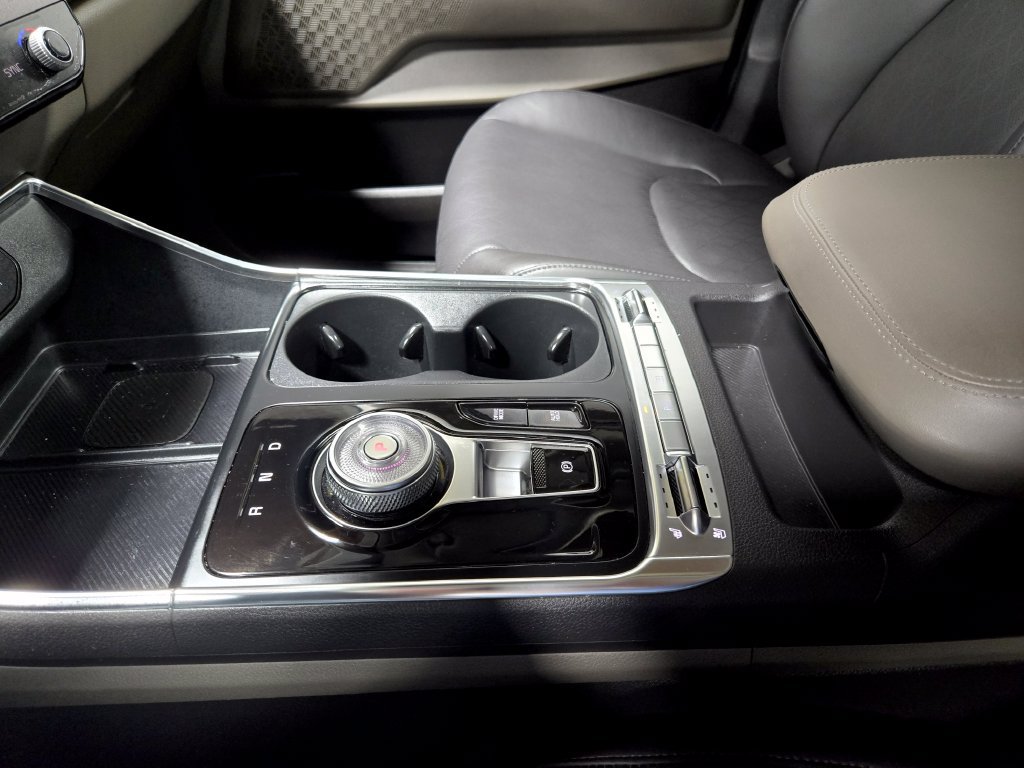Used 2025 Kia Carnival SX FWD image 30