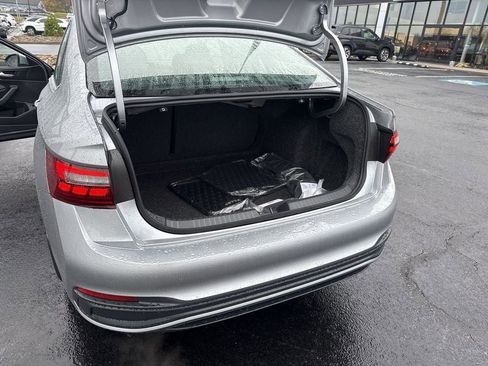 New 2026 Volkswagen Jetta SE FWD image 42