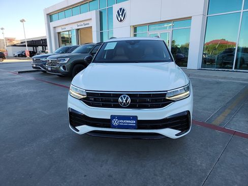 Used 2022 Volkswagen Tiguan SE R-Line image 2