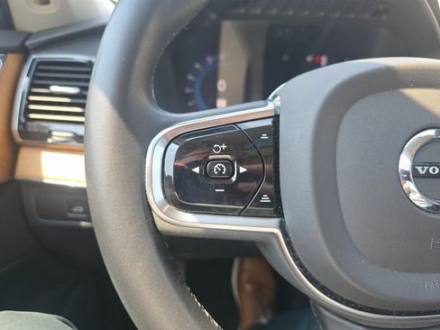 Used 2023 Volvo XC90 B6 Plus image 22