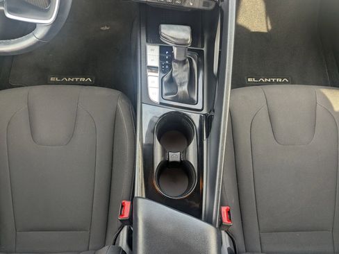 Used 2021 Hyundai Elantra SEL w/ Convenience Package image 12