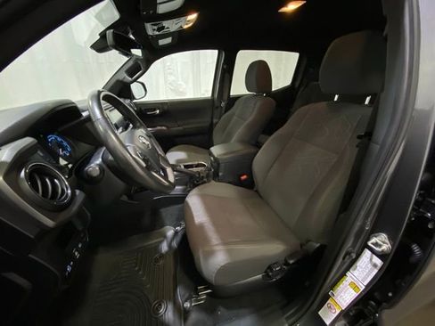 Certified 2018 Toyota Tacoma TRD Off-Road image 10
