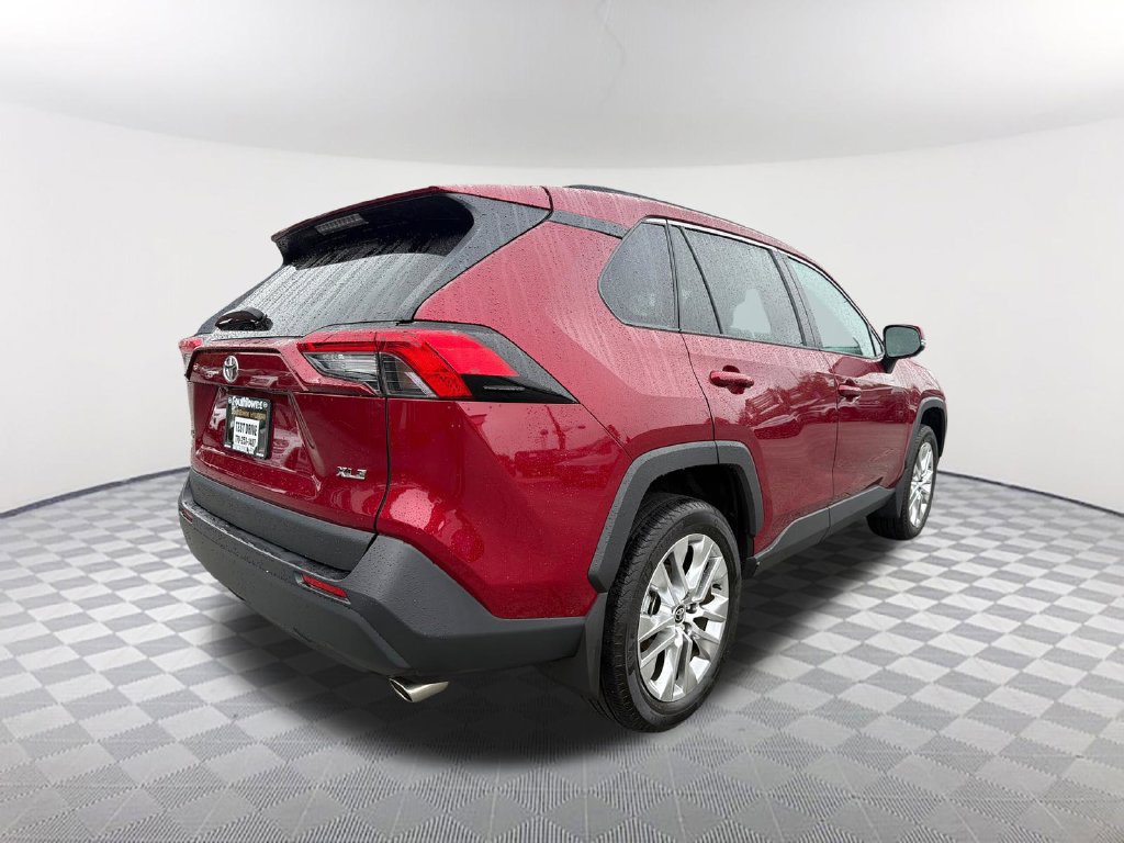 Used 2025 Toyota RAV4 XLE Premium FWD image 5
