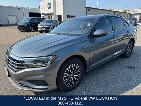 Certified 2021 Volkswagen Jetta FWD image 1