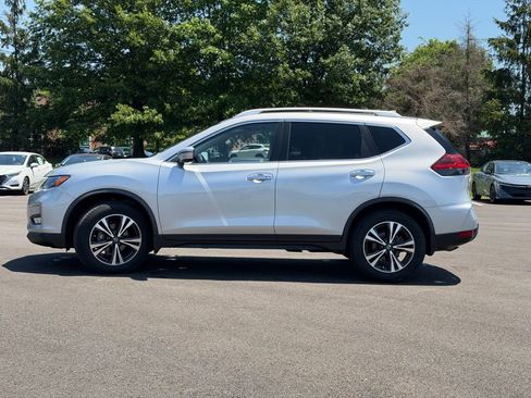 Used 2020 Nissan Rogue SV w/ Sun & Sound Touring Package FWD image 3