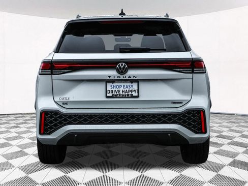 New 2025 Volkswagen Tiguan SE R-Line image 18