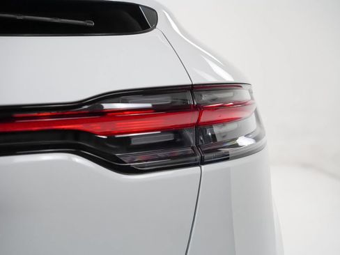Certified 2026 Porsche Macan S AWD/4WD image 10