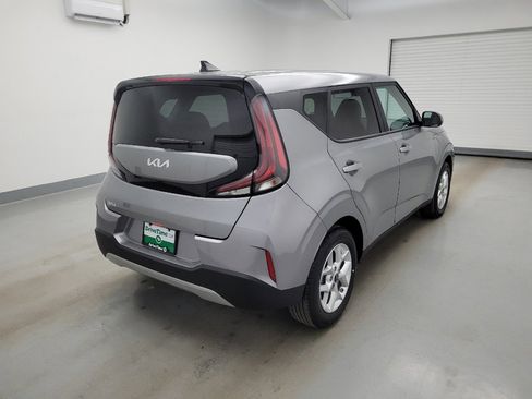 Used 2025 Kia Soul LX w/ LX Technology Package FWD image 9