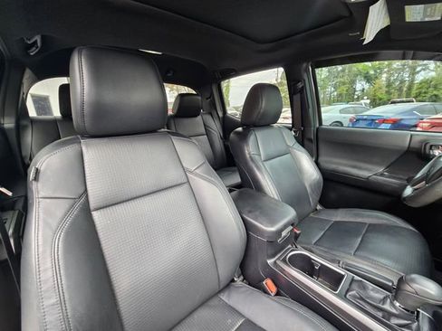Used 2021 Toyota Tacoma TRD Sport w/ TRD Premium Sport Package image 18