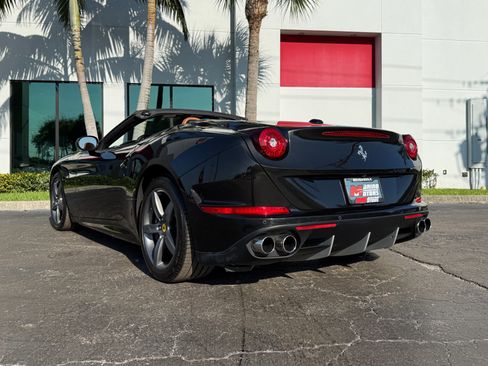 Used 2015 Ferrari California T image 19
