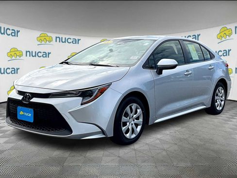 Used 2022 Toyota Corolla LE image 3