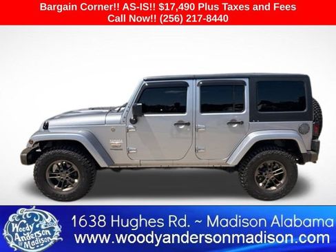 Used 2016 Jeep Wrangler Unlimited Sahara AWD/4WD image 3