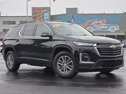 Used 2023 Chevrolet Traverse LT FWD image 2