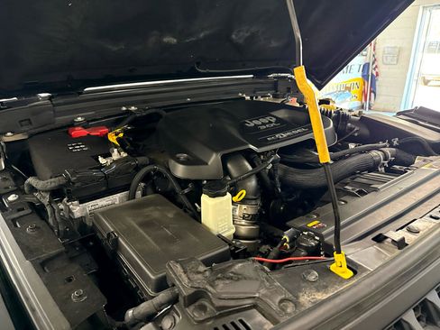 Used 2021 Jeep Gladiator Sport image 51