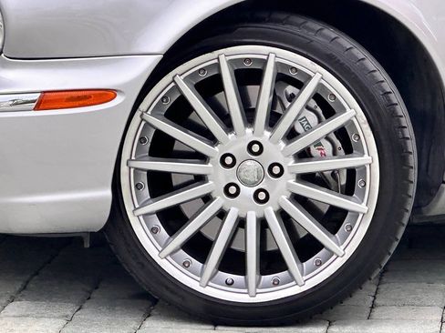 Used 2004 Jaguar XJ8 RWD image 3