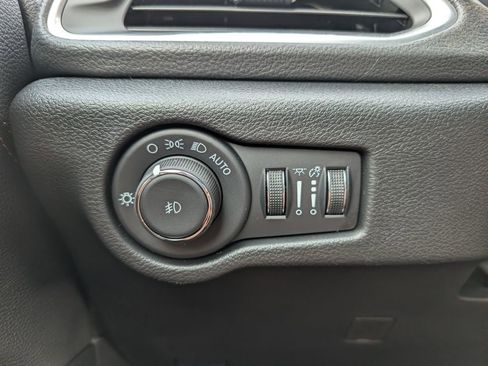 New 2026 Chrysler Pacifica Pinnacle w/ Trailer Tow Group AWD/4WD image 43