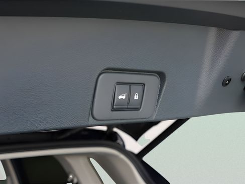Used 2025 Nissan Rogue Platinum w/ Platinum Premium Package FWD image 11