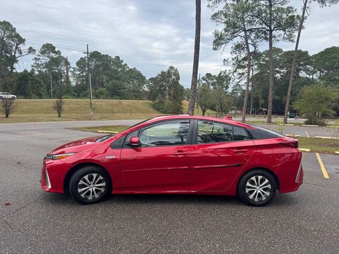 Used 2021 Toyota Prius Prime LE image 9