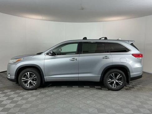 Used 2017 Toyota Highlander Plus AWD/4WD image 8