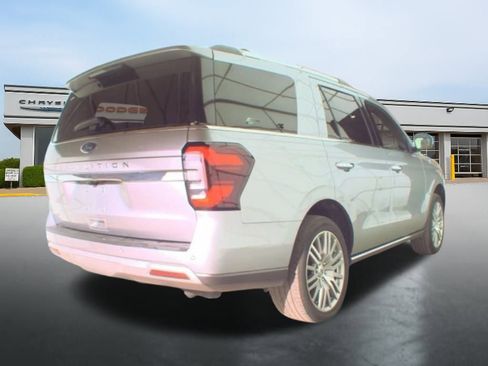 Used 2024 Ford Expedition Limited image 7
