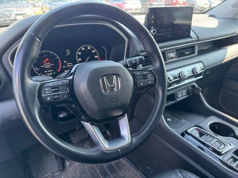 Used 2023 Honda Pilot Touring image 15