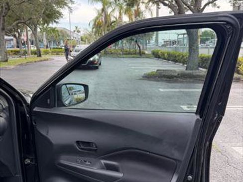Used 2022 Nissan Kicks S FWD image 14