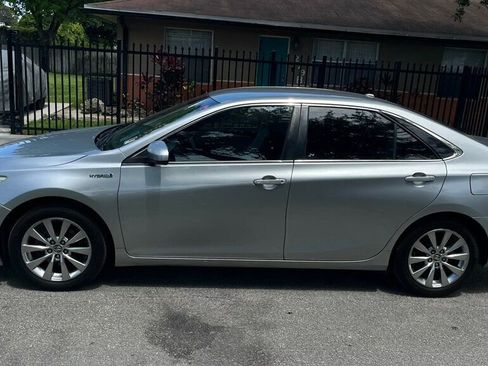 Used 2016 Toyota Camry Hybrid image 5