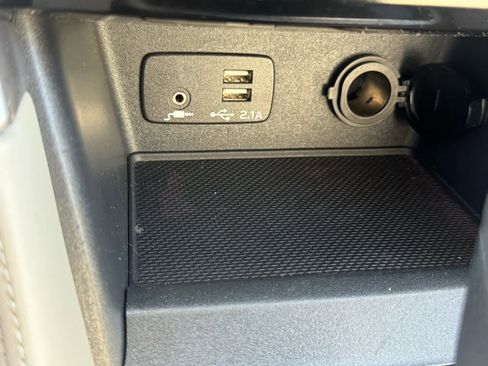 Used 2021 Subaru Forester Limited image 27