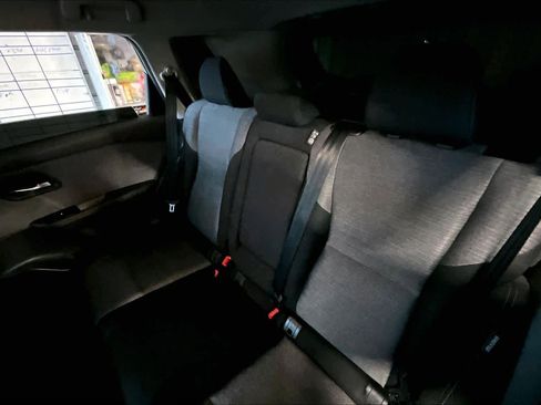Used 2021 Nissan Rogue SV FWD image 18