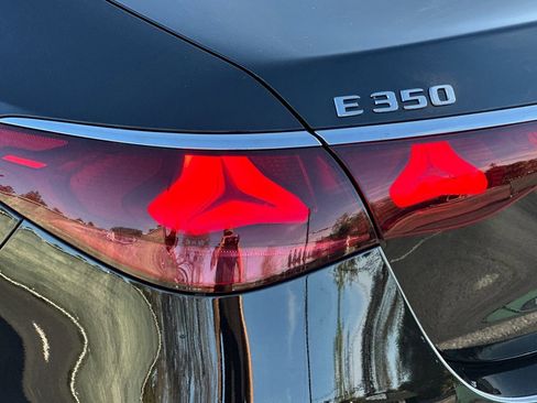 Used 2024 Mercedes-Benz E 350 4MATIC Sedan image 12