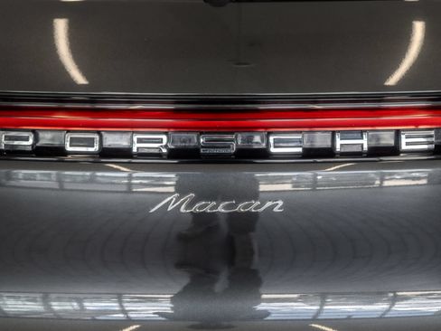 Used 2023 Porsche Macan AWD/4WD image 23