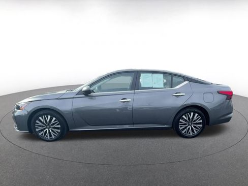 Used 2025 Nissan Altima 2.5 SV image 9