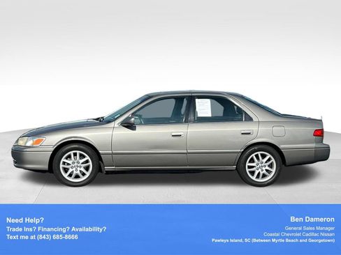 Used 2000 Toyota Camry XLE w/ Value Pkg 2 FWD image 8