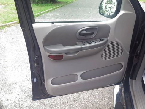 Used 2003 Ford F150 XLT RWD image 17