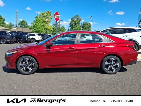 Used 2023 Hyundai Elantra SEL w/ Convenience Package FWD image 9